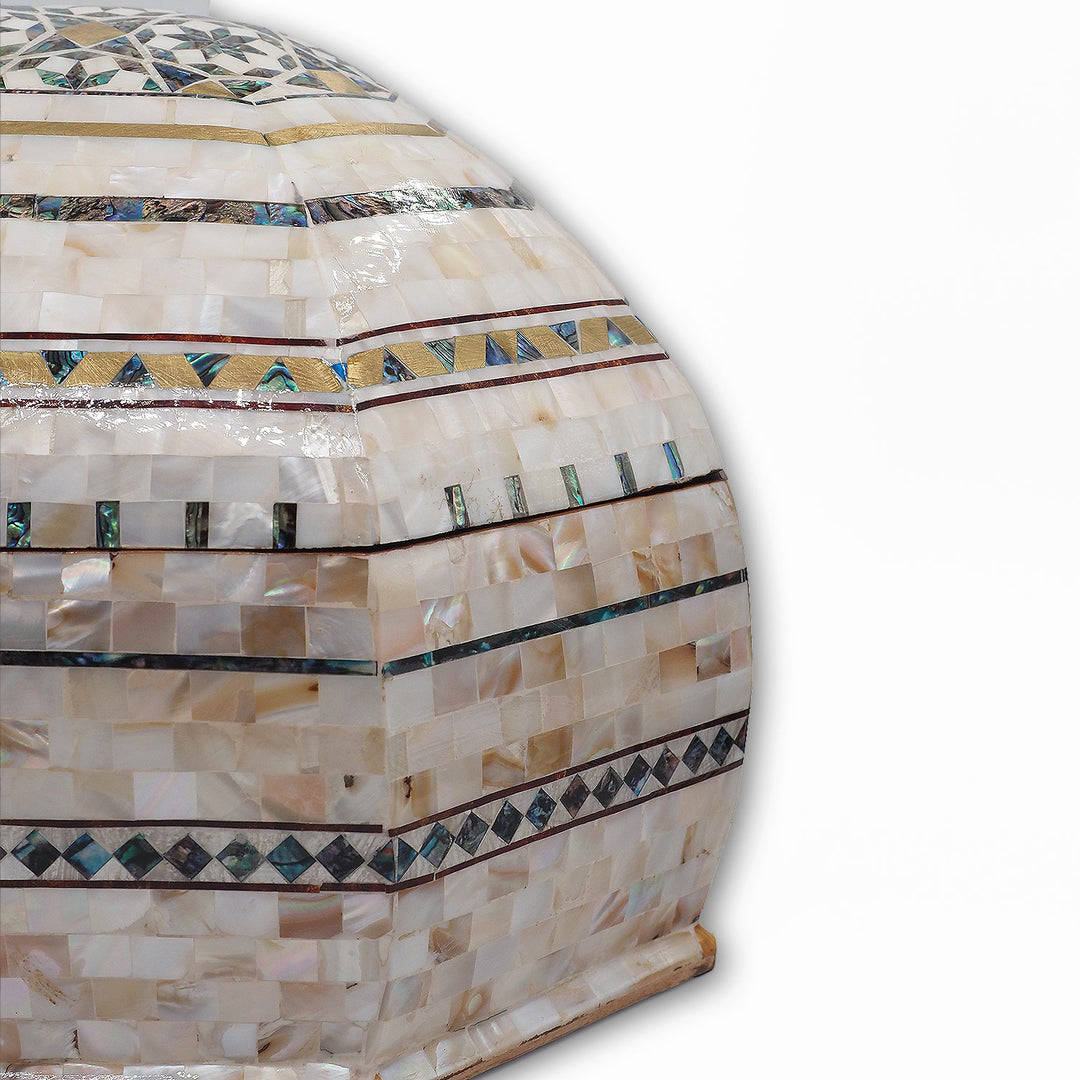El Yapımı Desenli Sedef Mozaik ve Abalone İşlemeli Ahşap Kutu - WAAH471