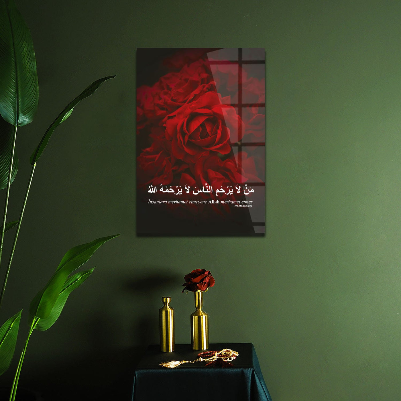 "İnsanlara Merhamet Etmeyene Allah Merhamet Etmez" Written Glass Wall Art - WTC064